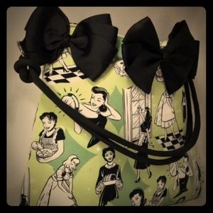 11×14.5 Two slide pockets inside.